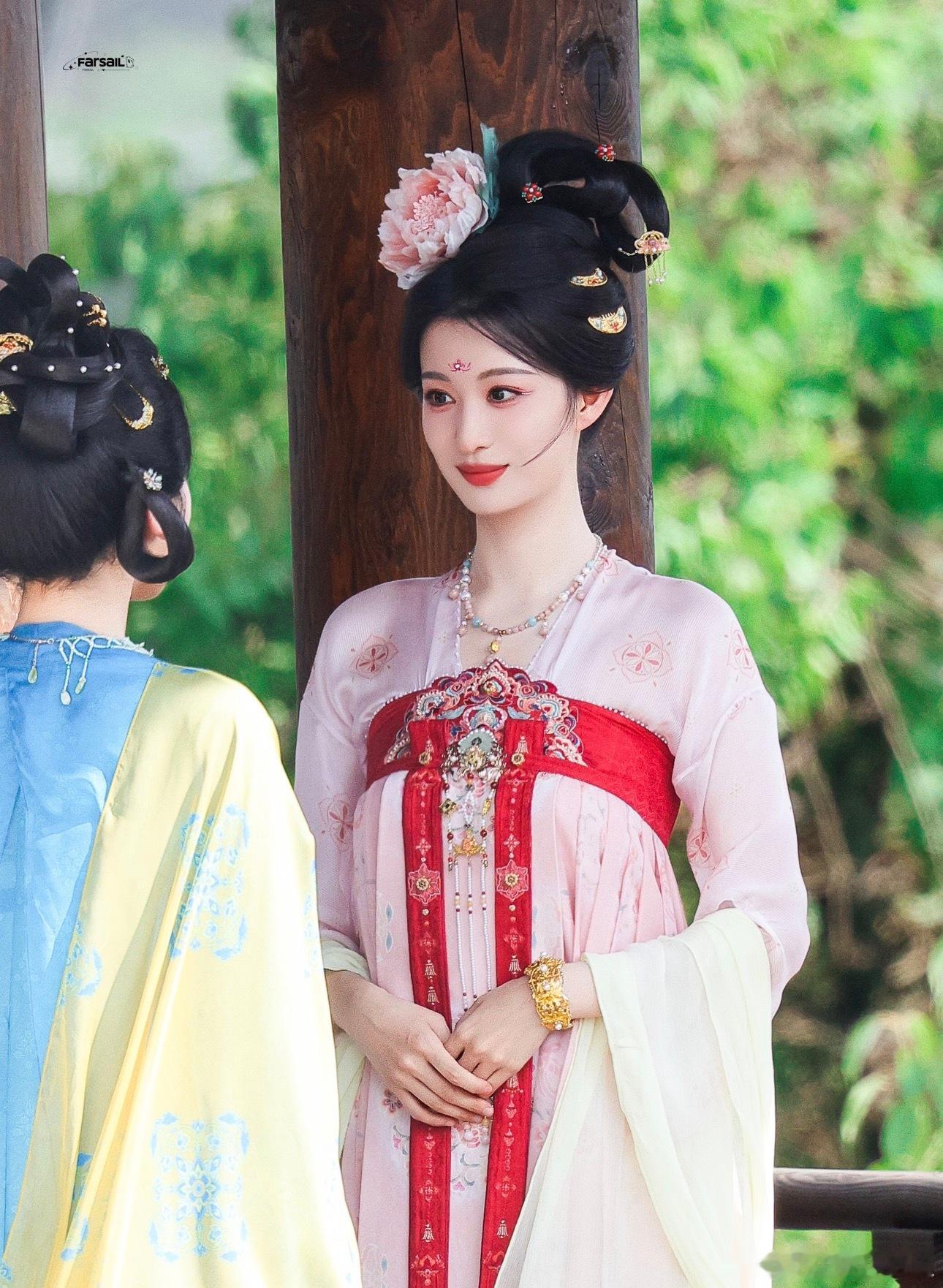 近期在拍剧女主妆造和状态鞠婧祎、虞书欣、鹤男、王楚然、邓恩熙、黄羿如下⬇️ 