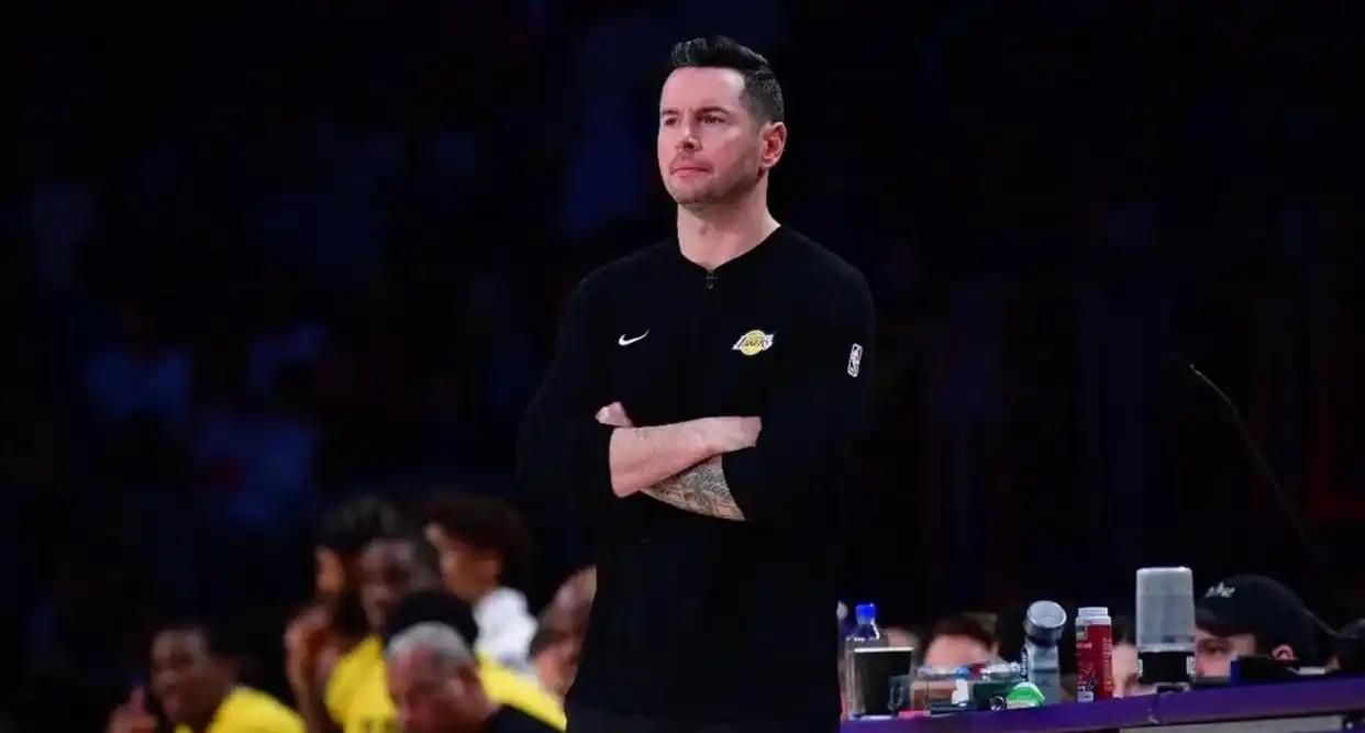 不用等大家用排除法了，雷迪克亲口说出“詹姆斯回归后，我们的进攻缺乏组织！”

没