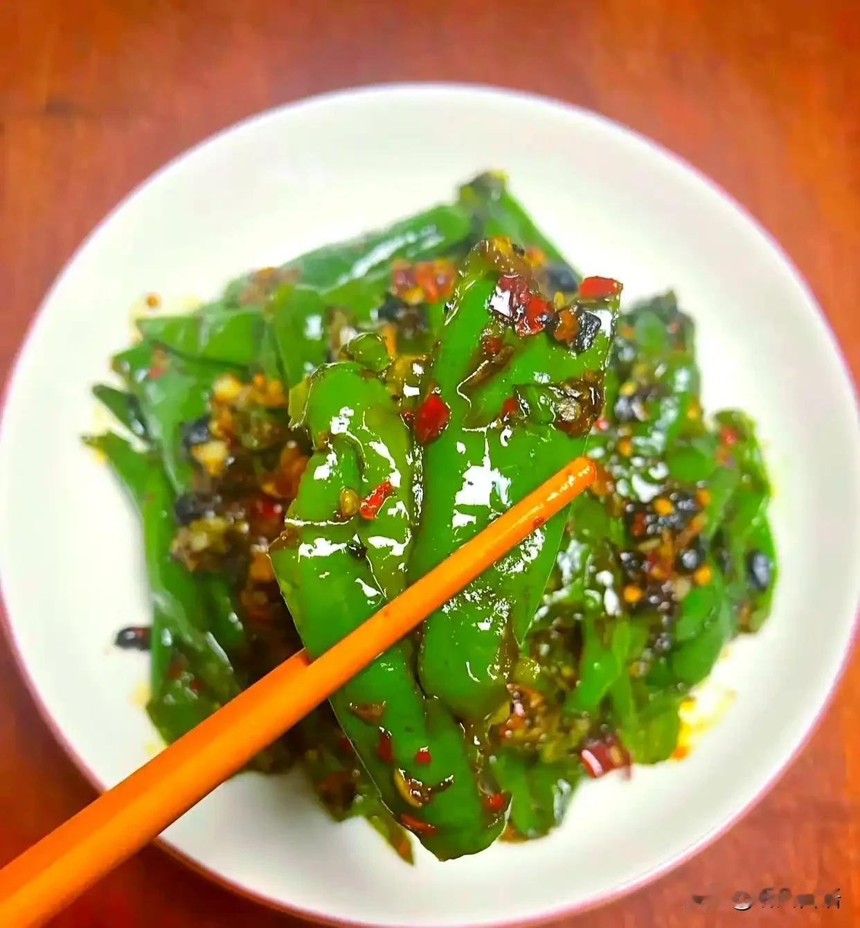 无辣不欢的"辣椒炒辣椒"！
绝对是妈妈的拿手好菜，宝宝们的下饭神菜！你们都吃过吗