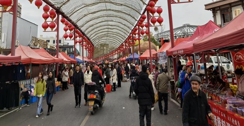 走，到铜仁易地搬迁社区“新市集”吃美食、忆乡愁