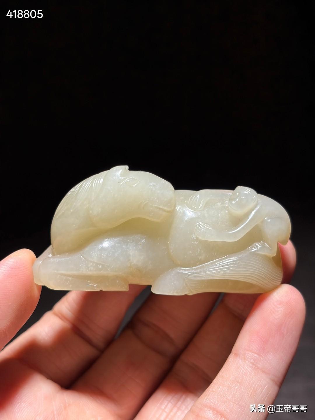 清和田玉籽料马上封侯
尺寸6.4×3.1×2.2厘米