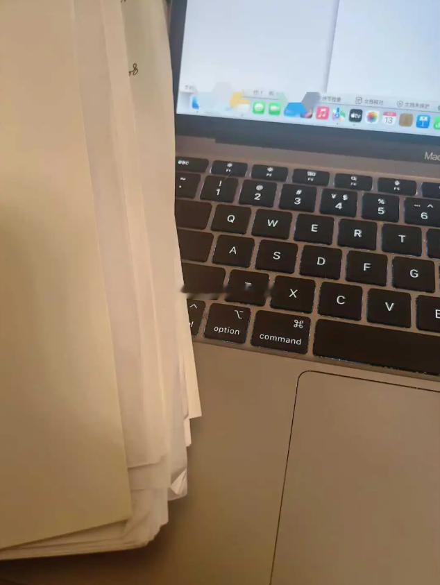 连轴转一周，周五深夜也还在努力复盘，很多朋友肯定很好奇，方老师手上这一堆纸是啥，