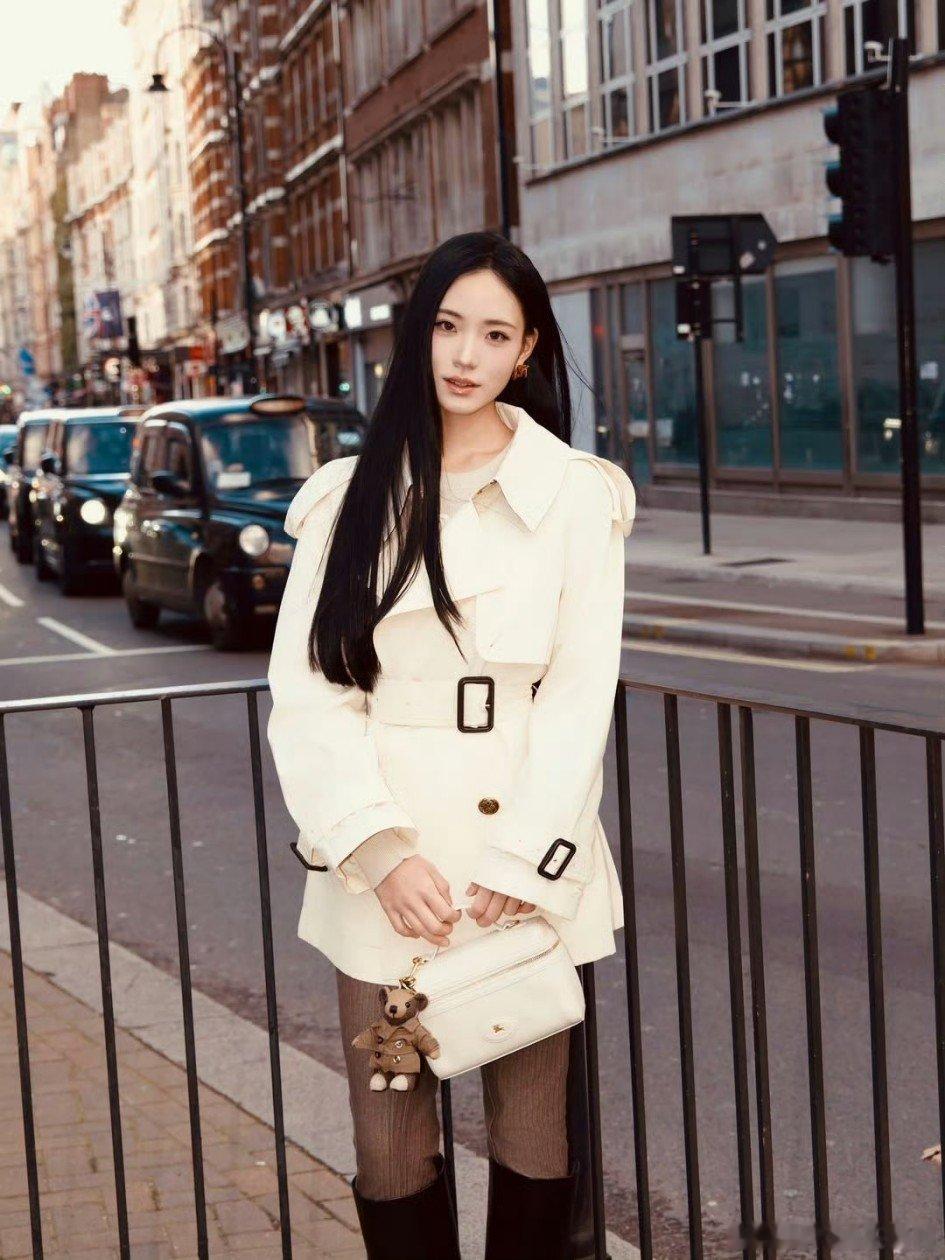 G社镜头下的小S二女儿小S二女儿伦敦时装周 G社镜头下的小S二女儿Lily许邵恩