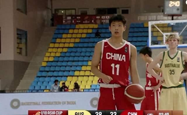 两次遇到困难，中国U18男篮都顶住了！最终裁判出面我们输的很冤