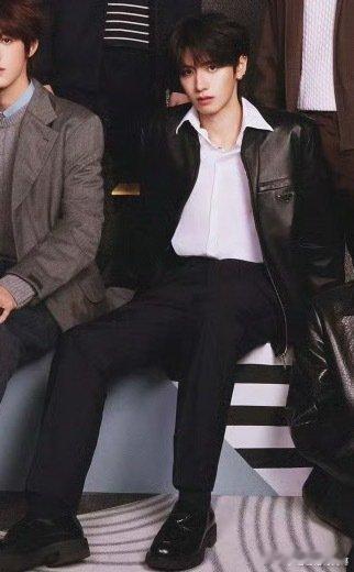 尖叫之夜红毯 朱志鑫也太帅了吧，这张脸无敌 