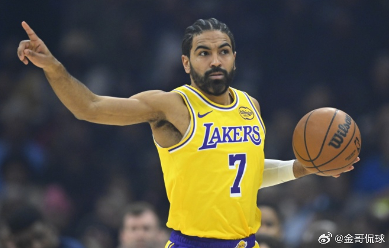 近日自由球员文森特与小莫宁开启了直播，期间谈到了自己当年在NBA拿到大合同后的操