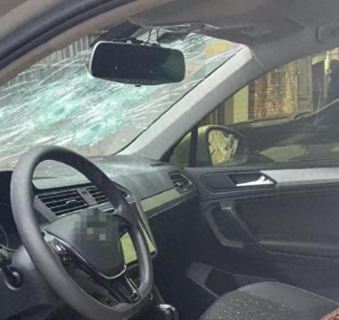 唯一能和婆媳矛盾抗衡的，估计就只有妯娌矛盾了。女子回湖北婆家过年，车被妯娌砸稀烂