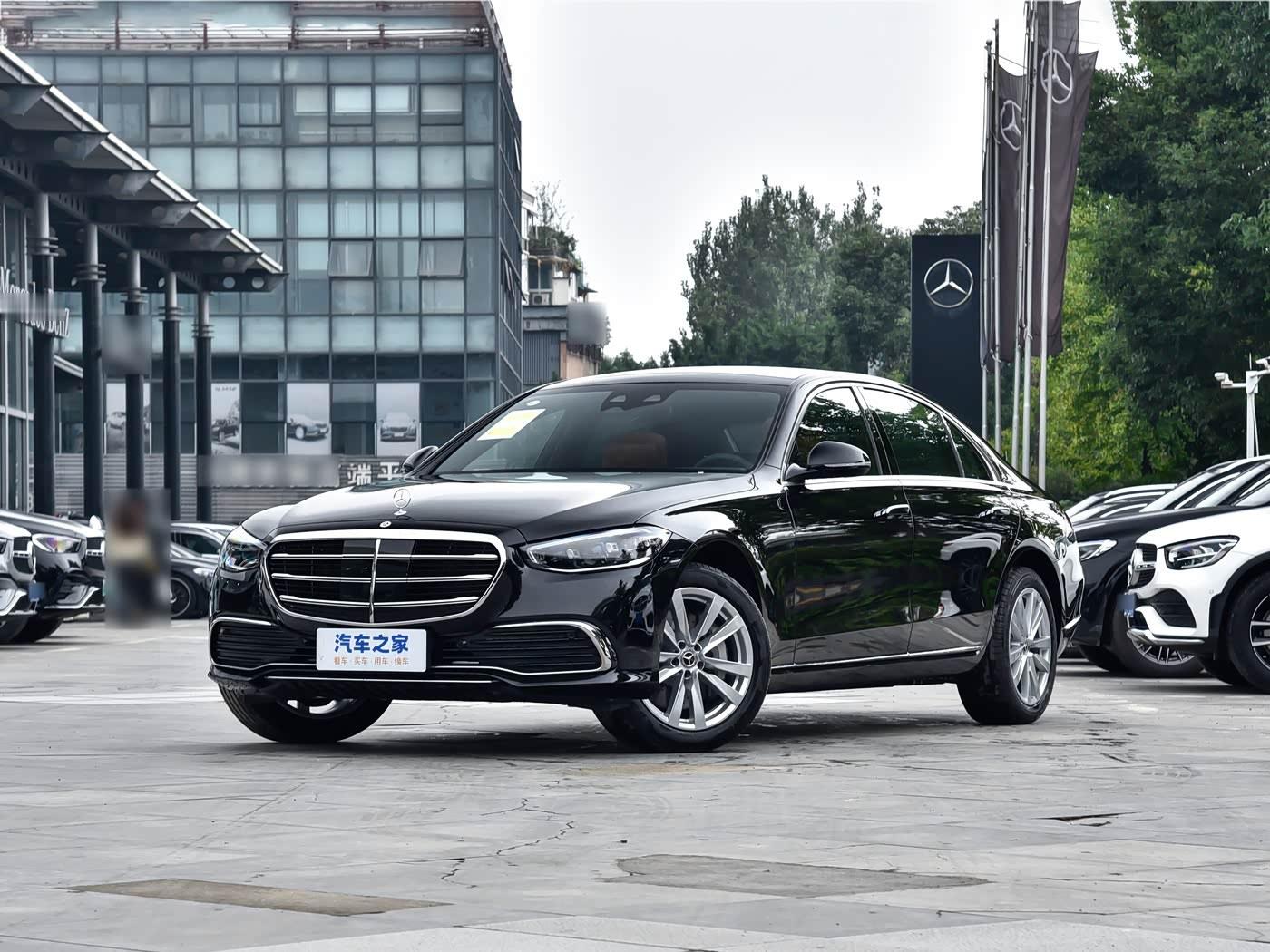 车市观察 我今天无意中发现奔驰S400才2吨重，好轻盈呀。 
