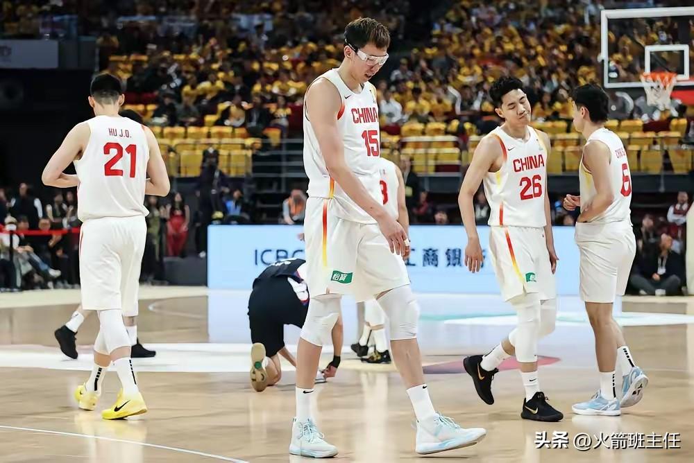 不依靠大心脏球员真不行。
1.中国队76比80负于韩国，也不算坏事，可以让前不久