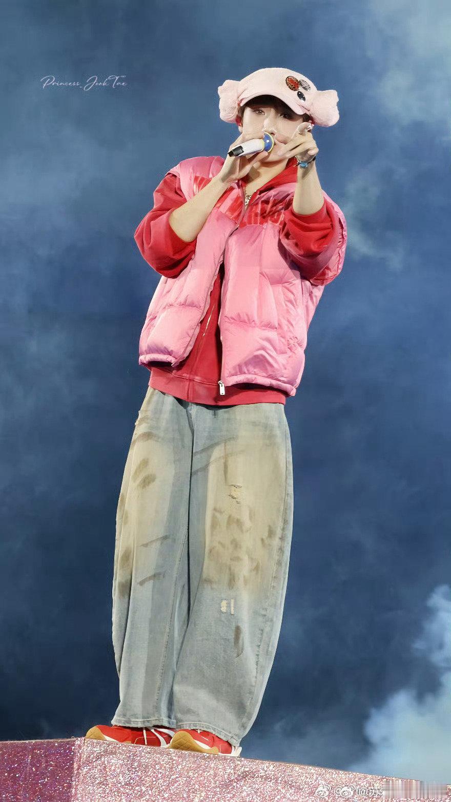 汪苏泷请你做自己就好了高情商是底色，真性情是锋芒，音乐里藏真心，舞台上露真我，不