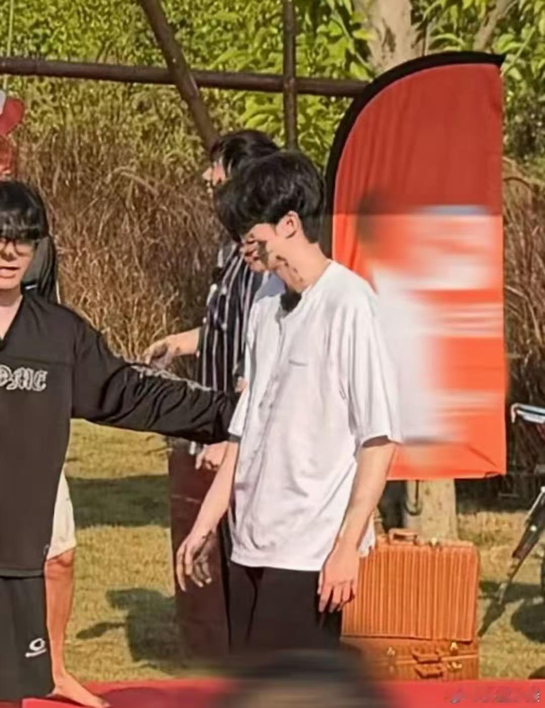 王鹤棣宇宙闪烁请注意花脸路透，哈哈哈，