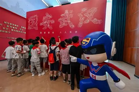 武汉街头花式普及安全知识 科普玩出新花样！武汉街头花式讲安全，沉浸式体验干货满满
