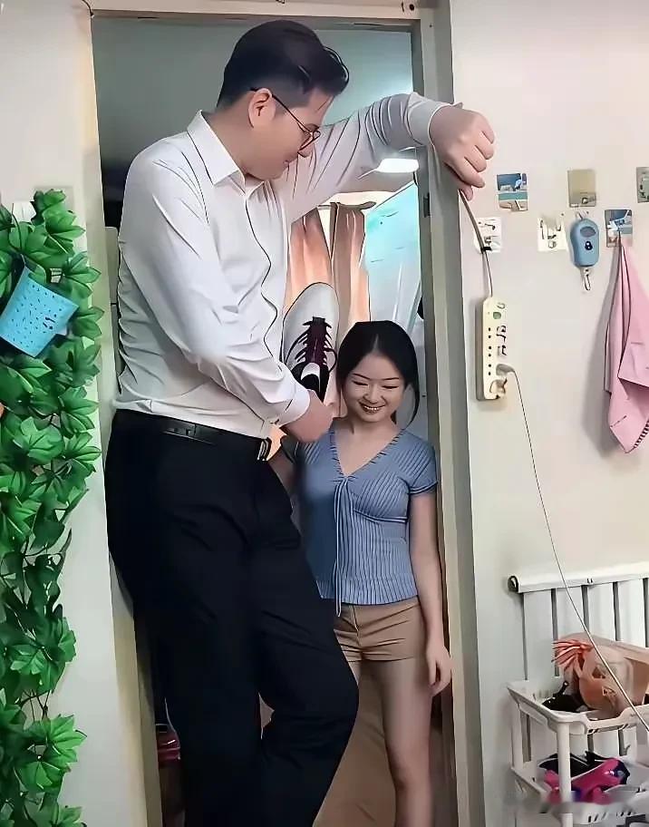 你俩咋生活啊
最萌身高差跨度也确实太大了