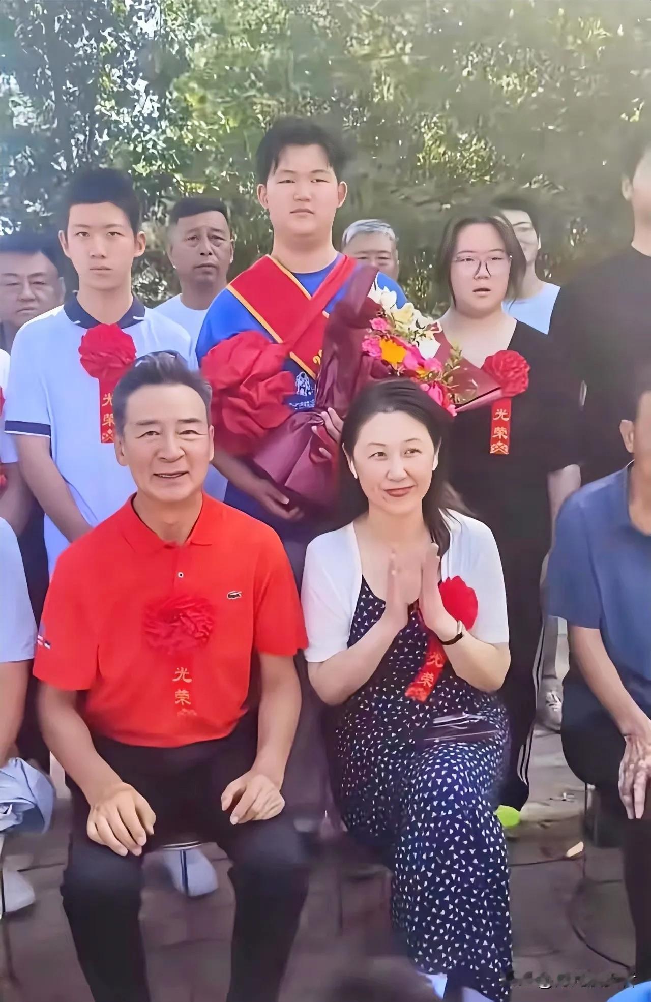老寇家上八辈都要感谢李婷！
养育出了寇家宝这个帝国理工的高材生。

从遗传学来讲