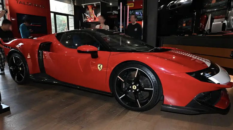 法拉利849 Testarossa国内首秀，外星小飞船即视感大v聊车