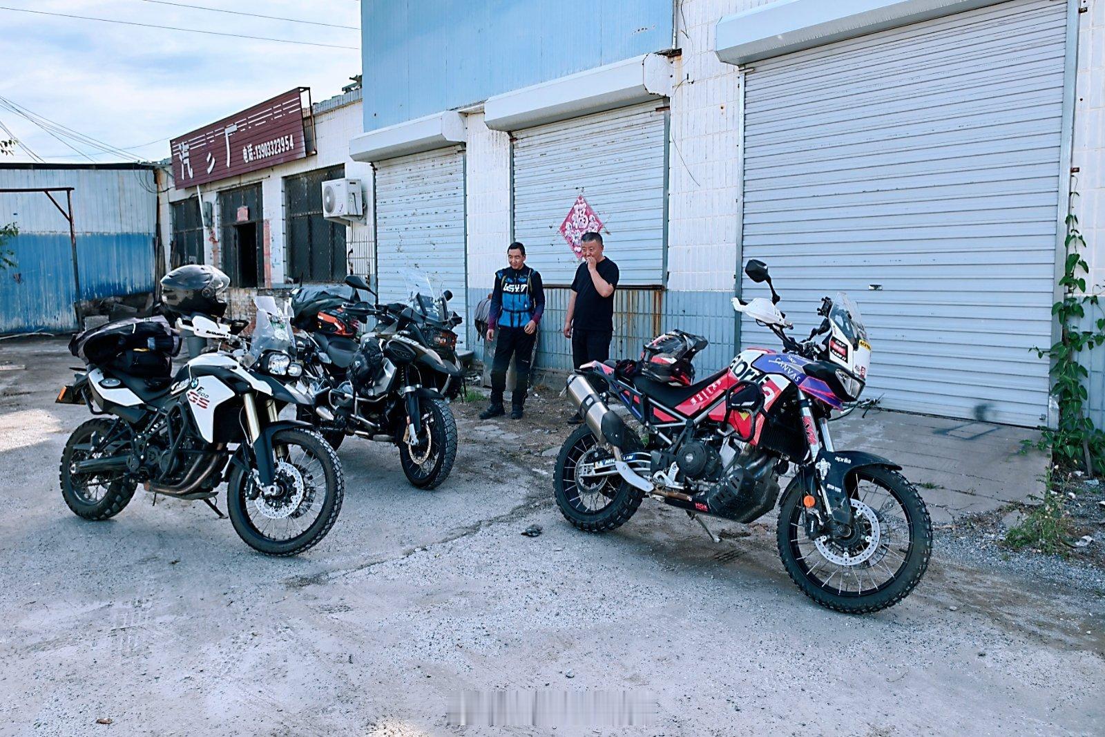 有点热，歇会儿摩托车 高碑店