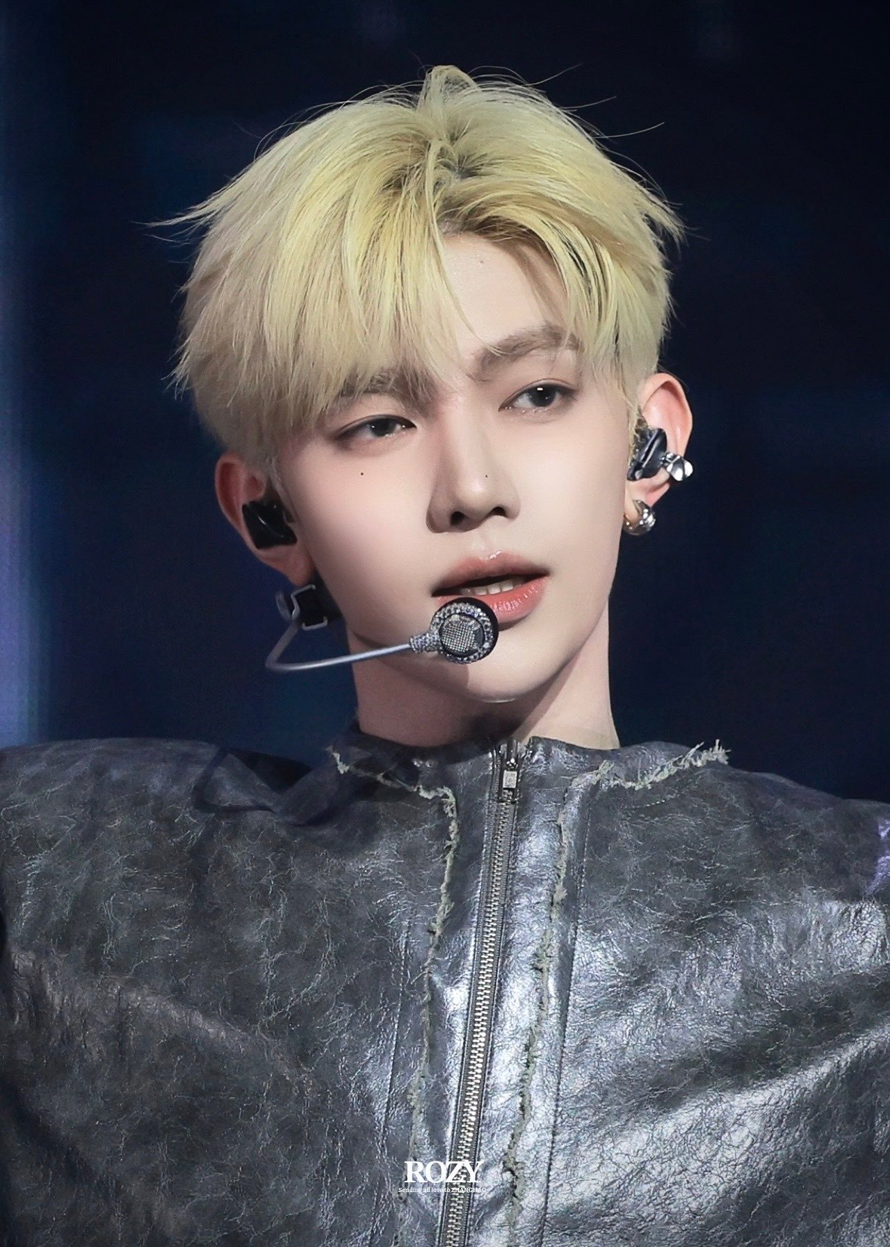 神了这两张ㄷㄷ260827高清/rozy_zh 章昊 ​​​