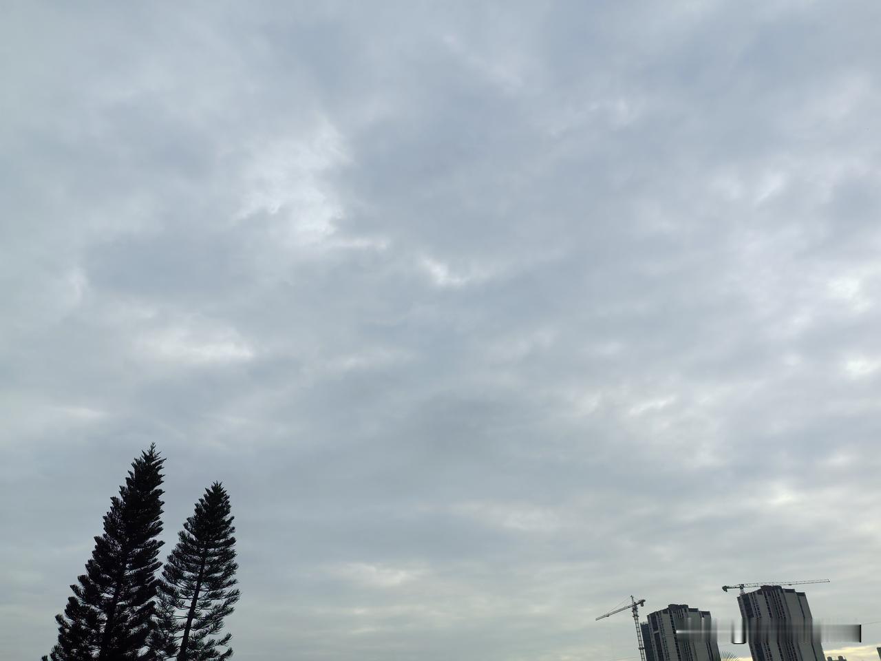 未来几天，
广东将迎来“冷空气+降温+降雨+大风”四件套！
集齐四大神器，
难道