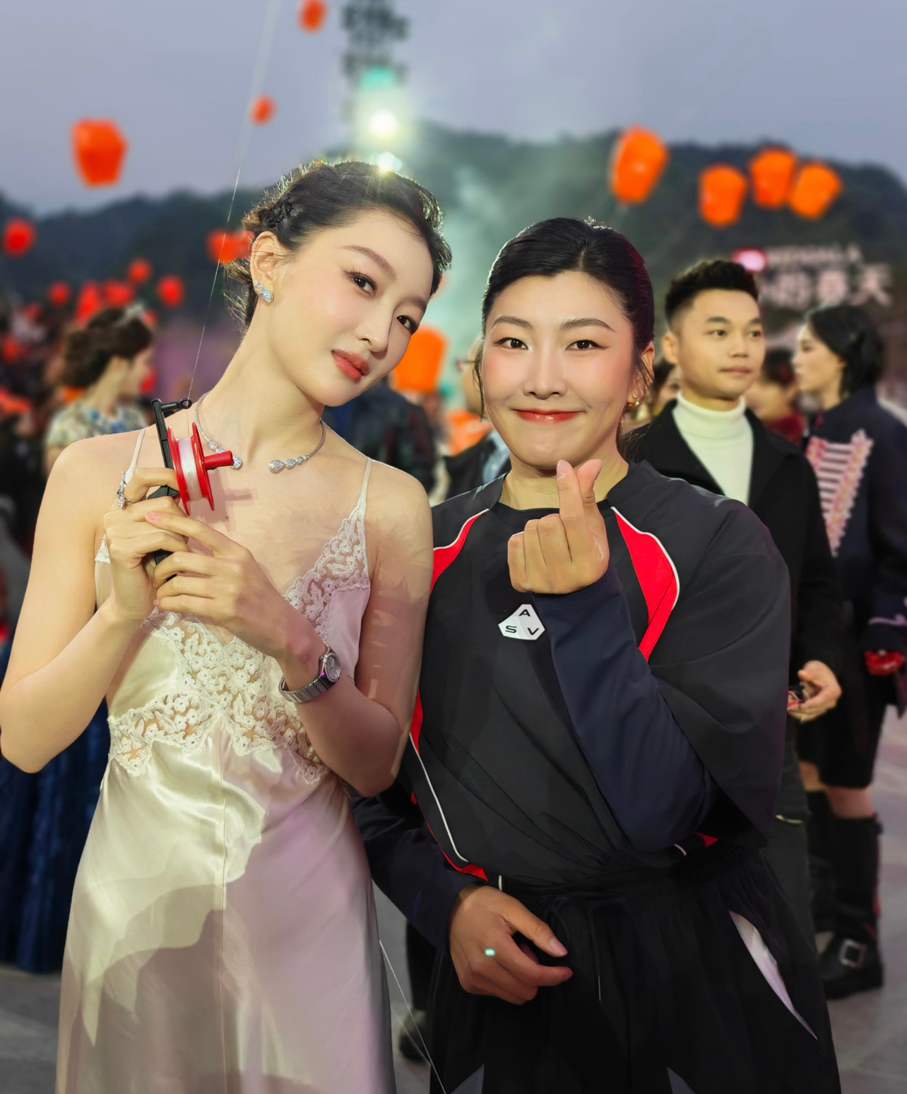 徐梦桃大型饭撒现场徐梦桃饭撒都不白来徐梦桃饭撒主打一个大家都不白来，对粉丝路人都