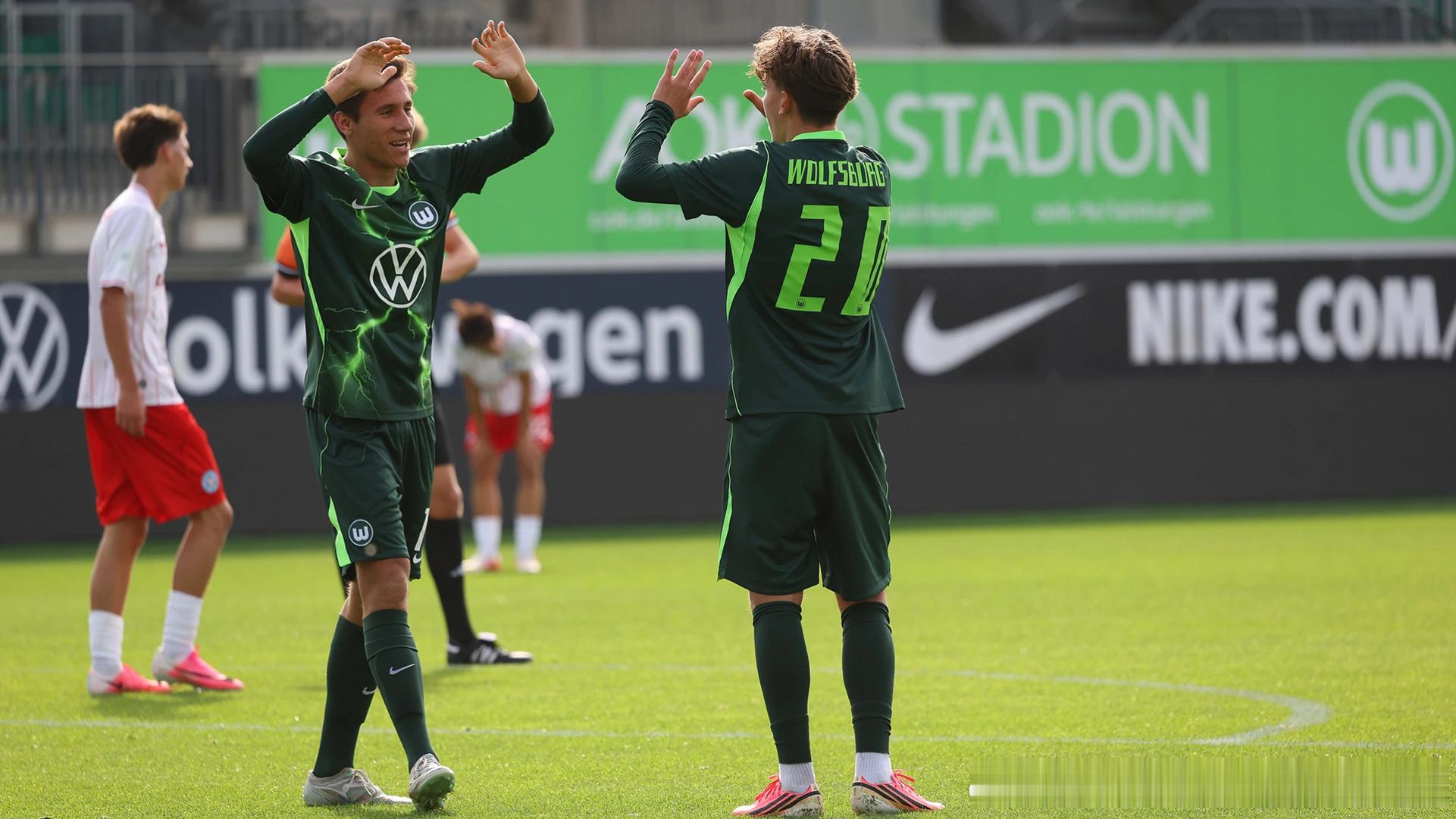 ⚽ 小狼双线出击！U17、U19周六同场开战北京时间明晚19:00，狼堡U17和