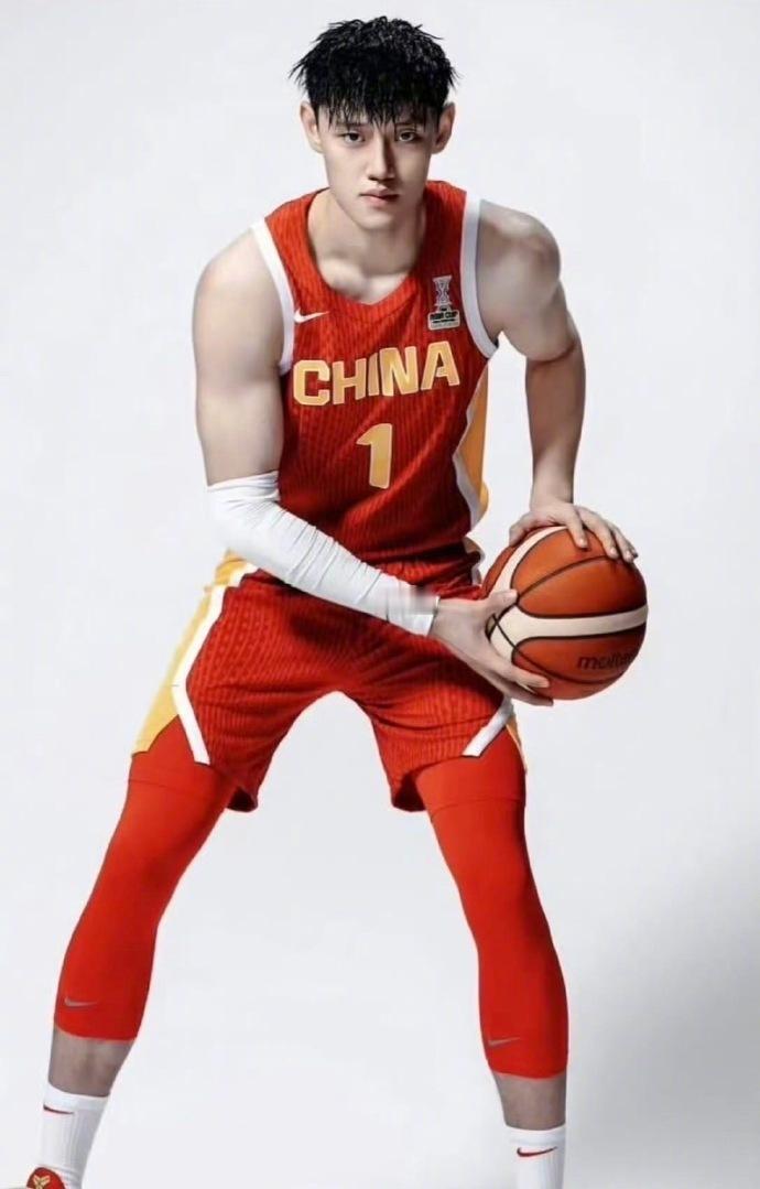 曾凡博确认出战篮网队中国赛 曾凡博的职业生涯逐步走向巅峰，确认出战篮网队的NBA