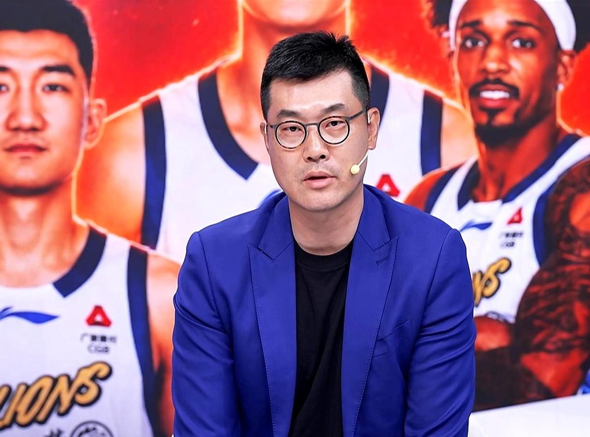 广厦队总比分0-2落后，这事不稀奇。
但第二场，眼看就要把胜利揣进口袋，上海队那