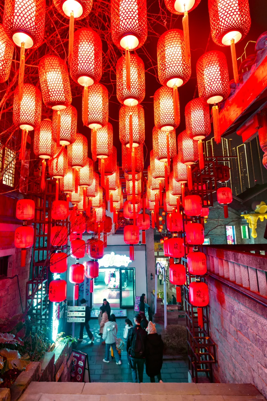 新年来重庆🏮十八梯的年味太浓了