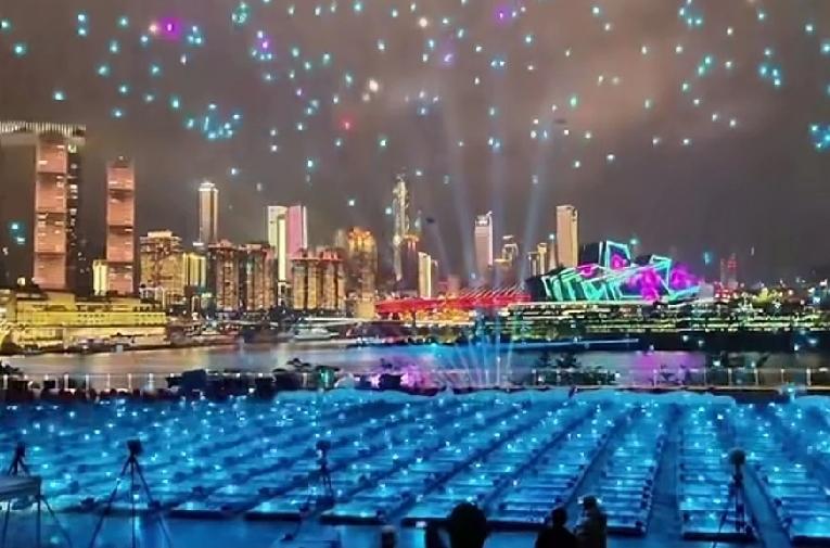 美军舰艇逼近委内瑞拉，中国无人机集群早已突破表演边界！
 
近期，美军舰艇逼近委