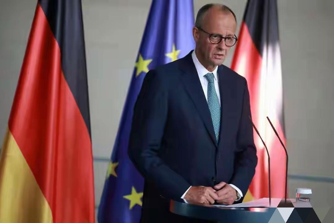 特朗普预告的G2峰会结束了，欧洲被美国彻底架在火上烤了，欧洲领导人想骂街没底气，