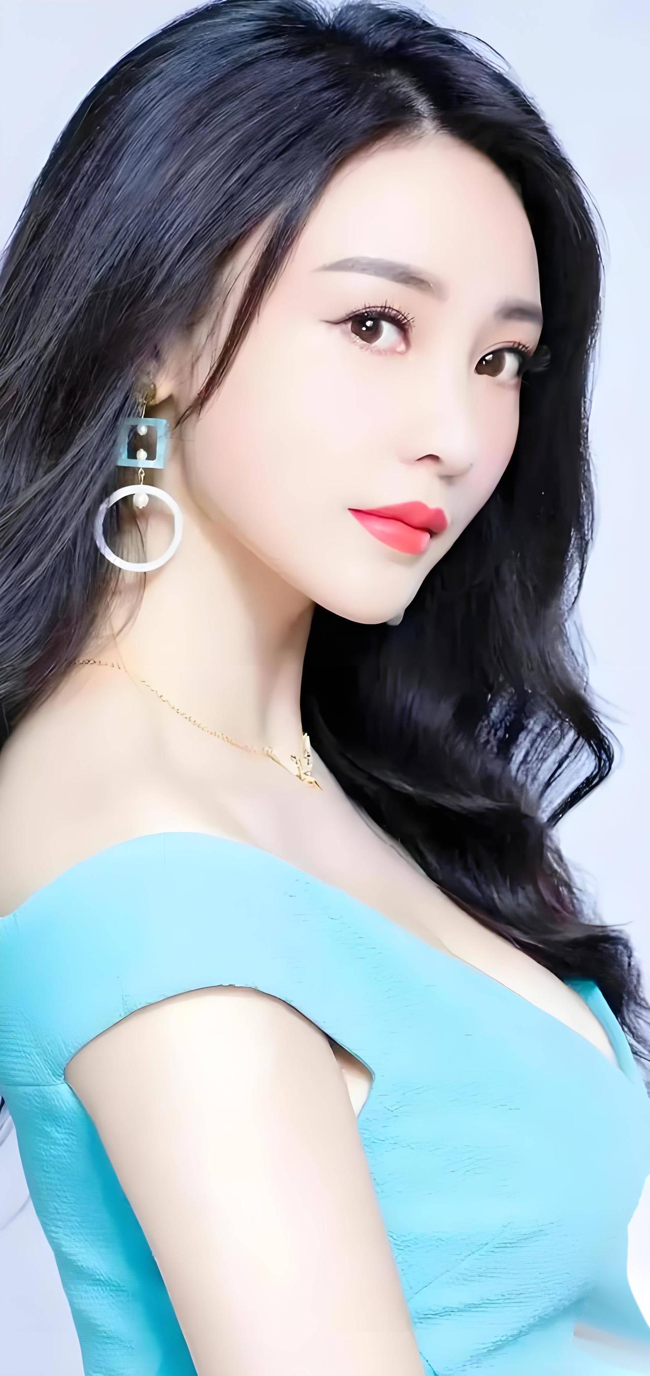 柳岩身材真的太好了，太羡慕了