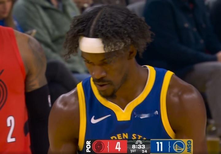 巴特勒换造型了！😂😂

把一头的脏辫解开，现在成了泡面头。虽然巴特勒的头型千