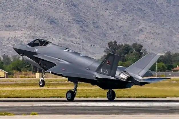 丹麦把F-35战机开到格陵兰岛，嘴上说