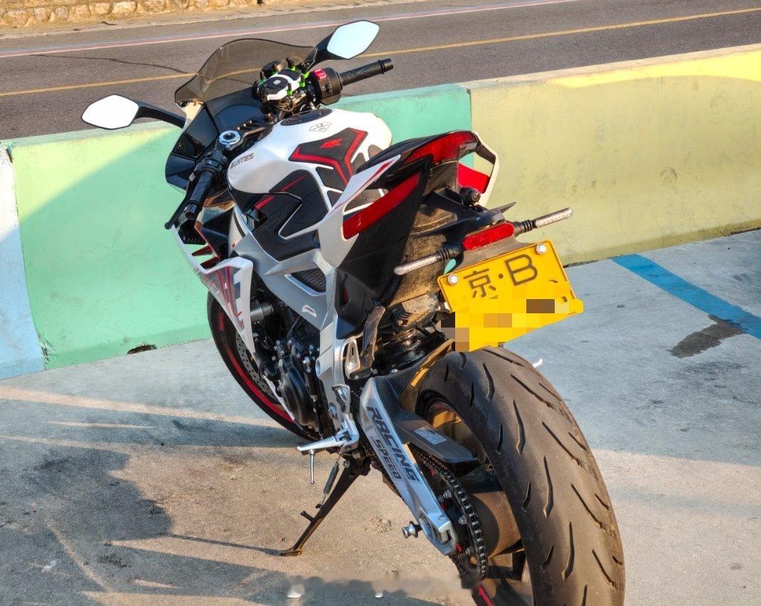 嘿嘿，27周岁了。记得23，24的时候还想着30岁之前结了婚就行现在都27了目标