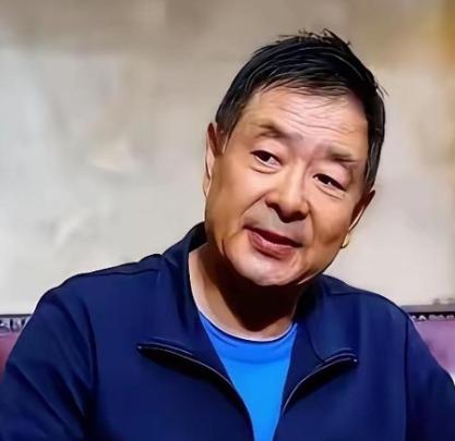 谁也没有想到，凌晨一点的北京，72岁的濮存昕竟用一根布绳，将自己与94岁的老母亲