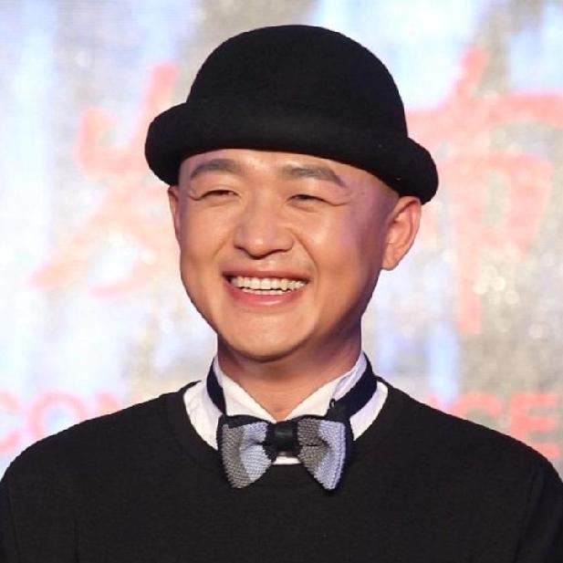 估计现在全网最开心的人就是包贝尔了，

说不定心里都悄悄松了一口气，
 
自己的