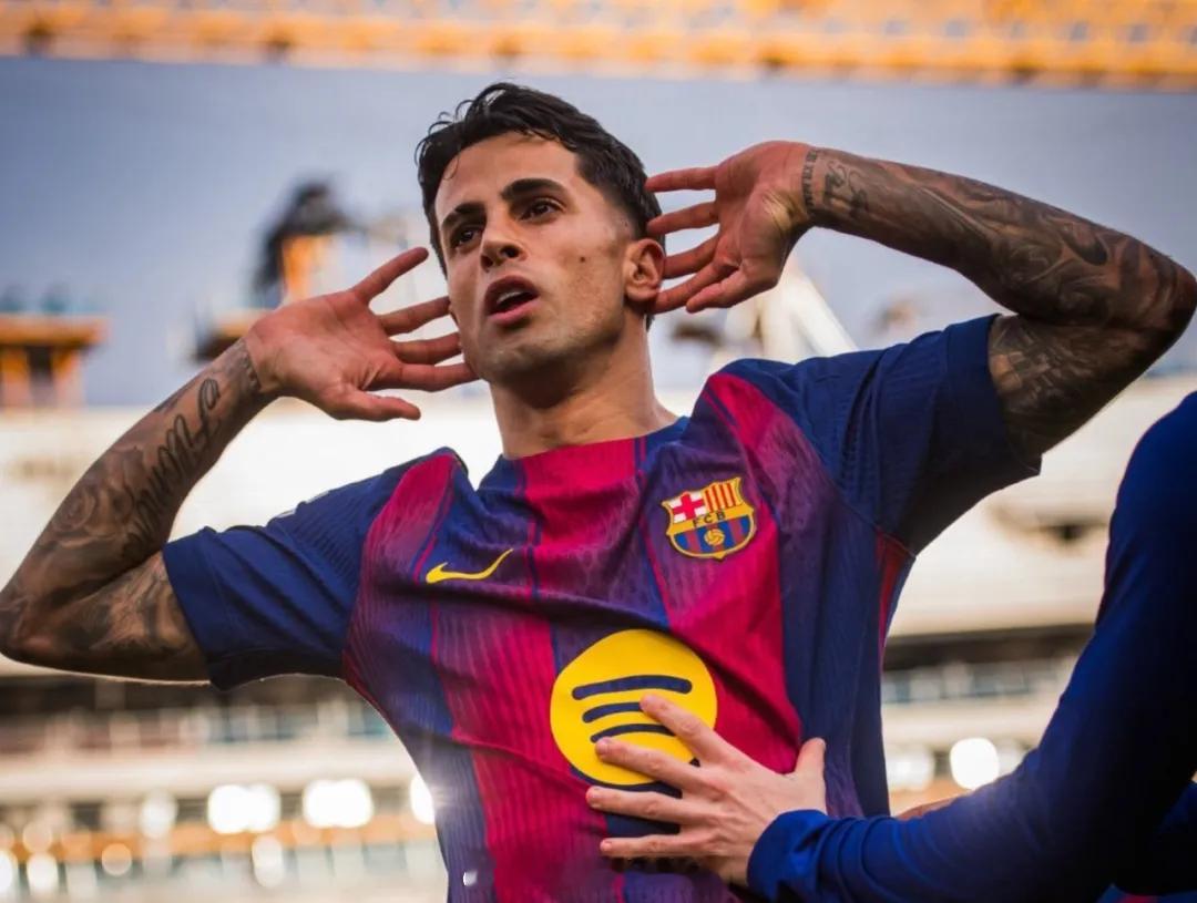 坎塞洛在接受采访时谈到了他的未来问题。这名边后卫表示：“我会继续工作，并且我也清