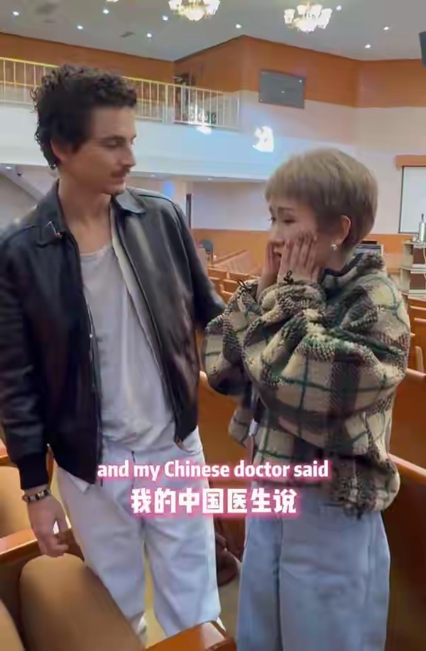 张踩铃 不要脸的人先享受甜茶脱口秀演员张踩玲的一次“硬核”追星操作，在网络上刷了