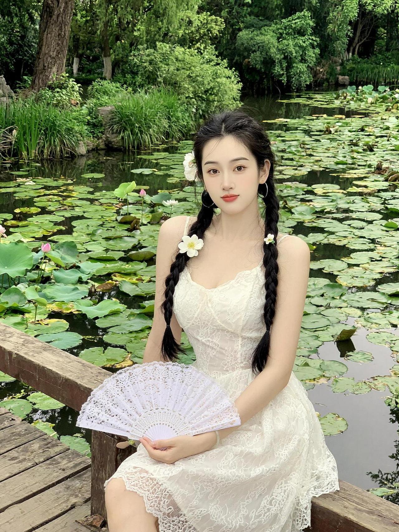 AI湖畔蕾丝照 抖音ai创作 拍同款 抖音玩法合伙人计划。热门 @D0U十小助手