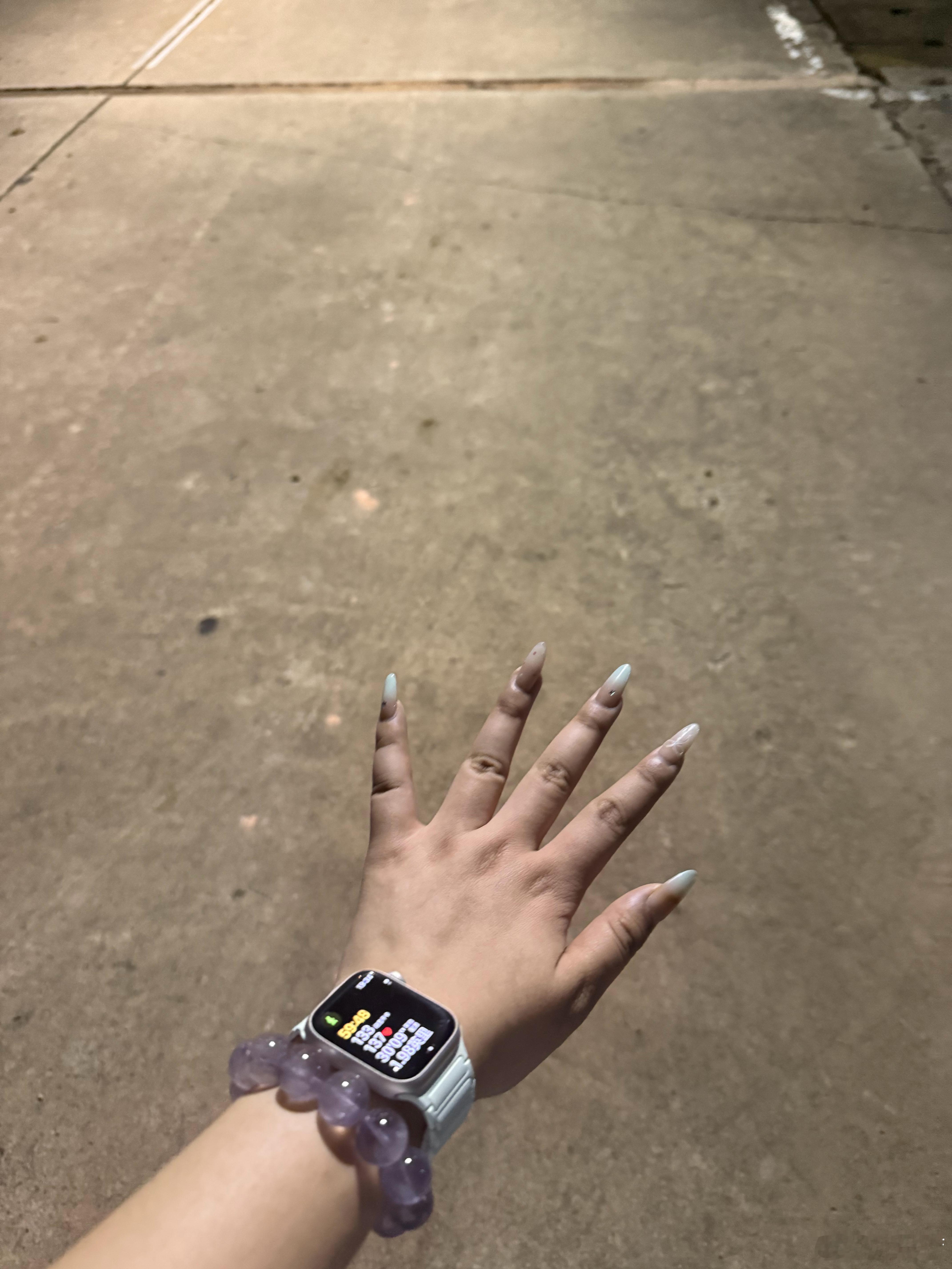 一散步就手肿 ​​​