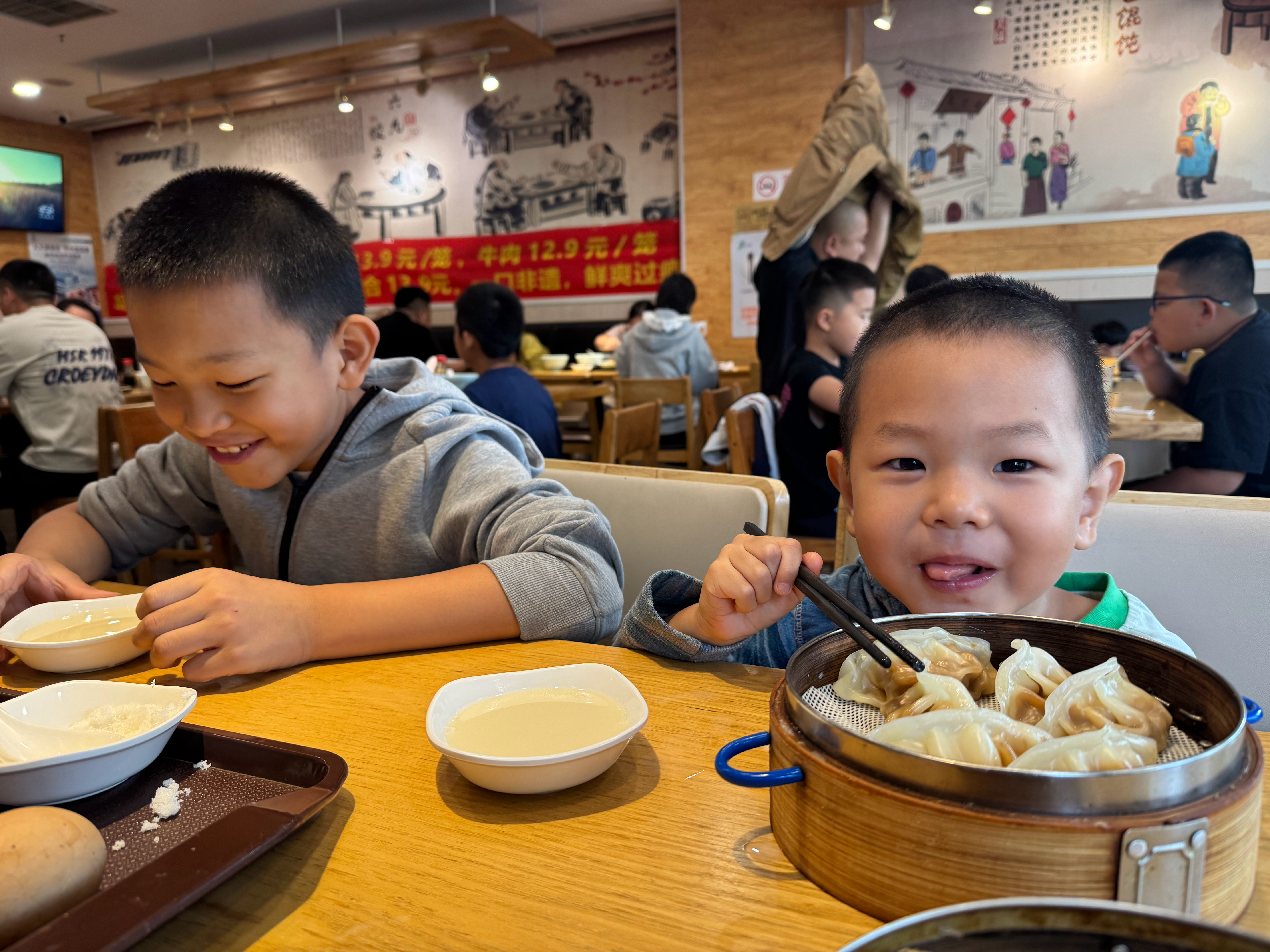 为祖国庆生吃屉饺子 ​​​
