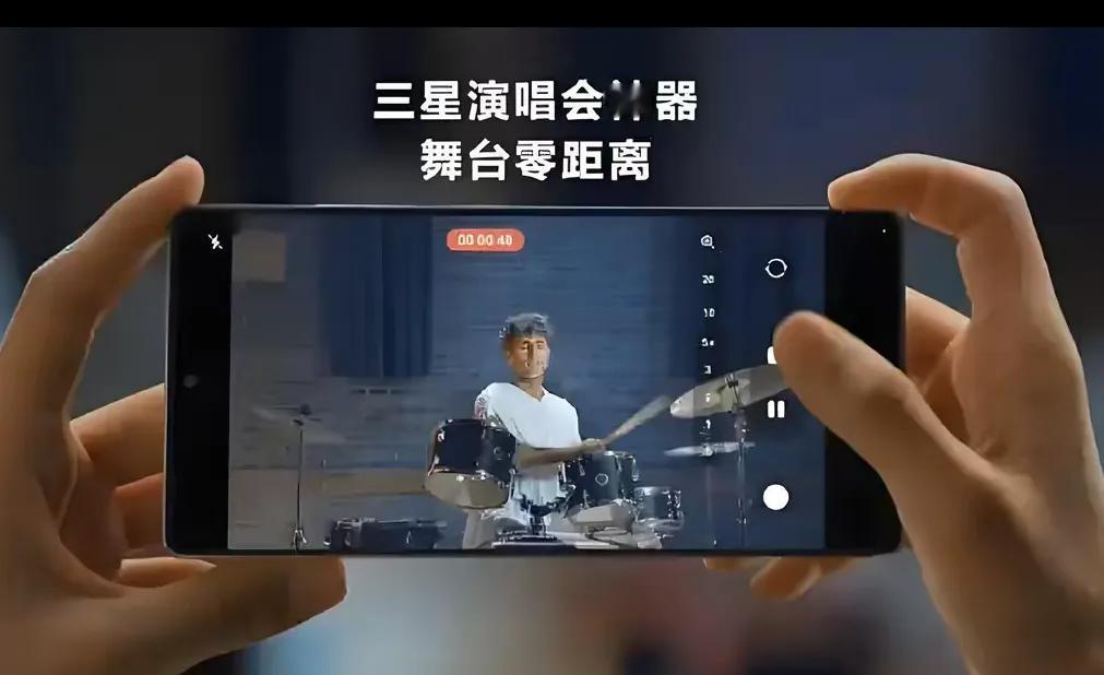 三星S25夜拍有多强？深夜街头随手一拍，网友：这亮度是开了挂？  
 
深夜的街