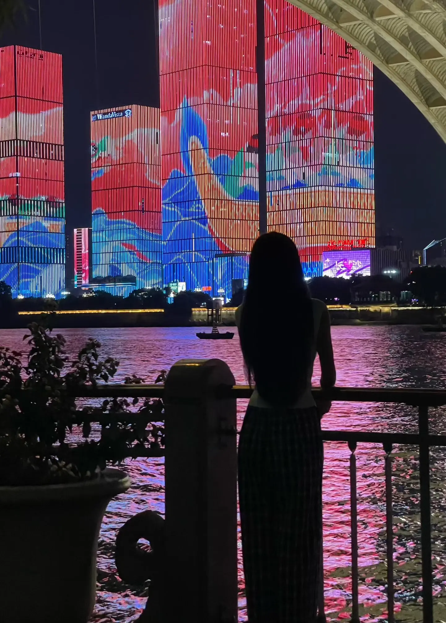 没人希望你好，但你要悄悄变好