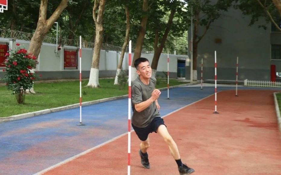 “总分550，成功评定‘特三级’！”

当通过评定考核的消息传来

新疆军区某部