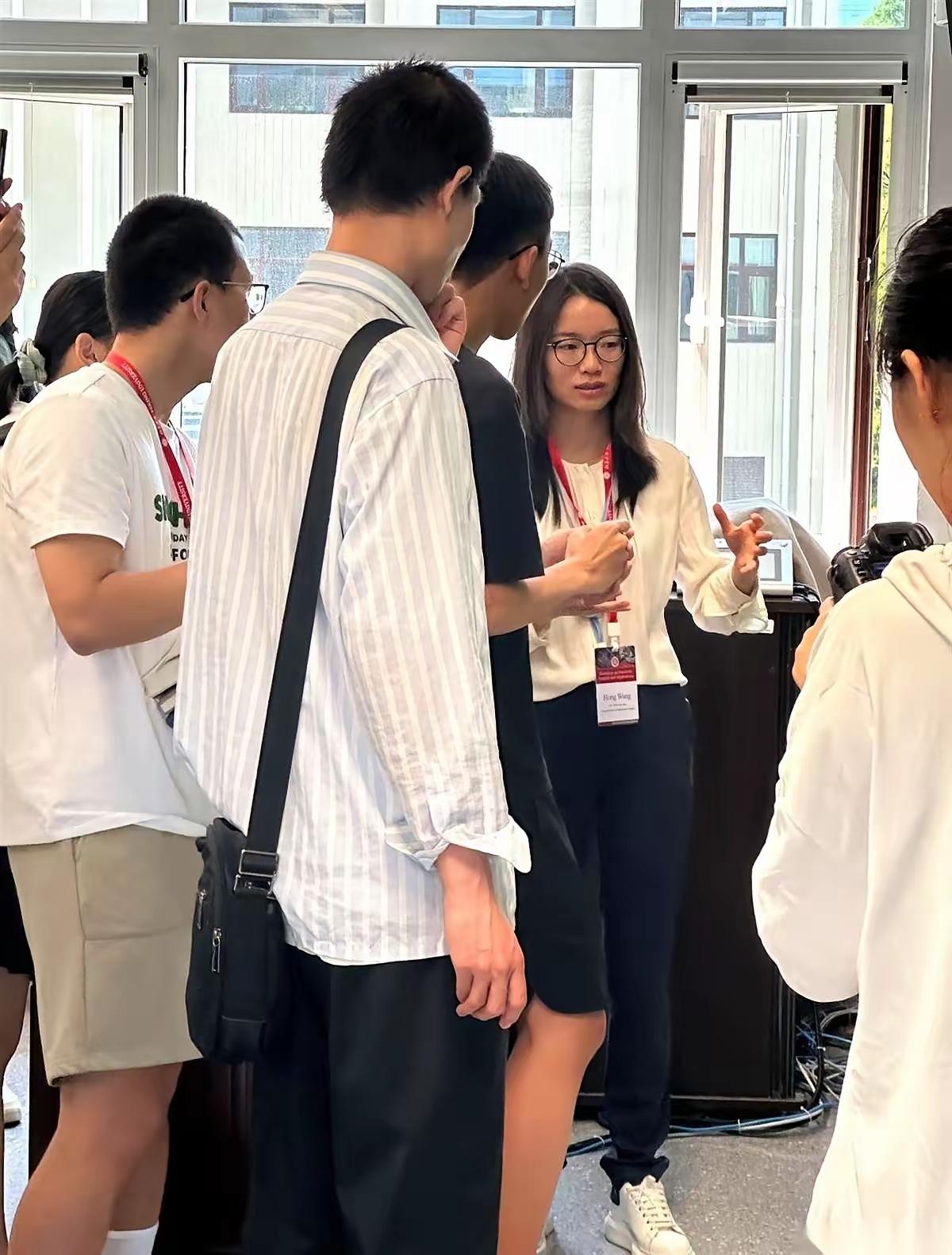 真心想劝北大教务处，别再安排韦东奕常规授课了，纯粹是浪费顶尖数学天才的天赋。
同