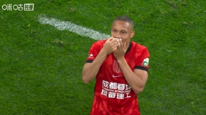#席尔瓦当选中超揭幕战最佳球员#2026赛季中超揭幕战，成都蓉城主场5-1大胜深