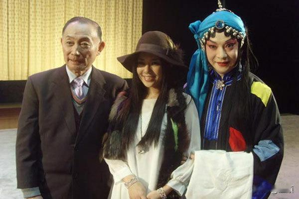 2011年11月5日，在北京梅兰芳大剧院，梅派经典剧目《生死恨》演出结束后，梅葆