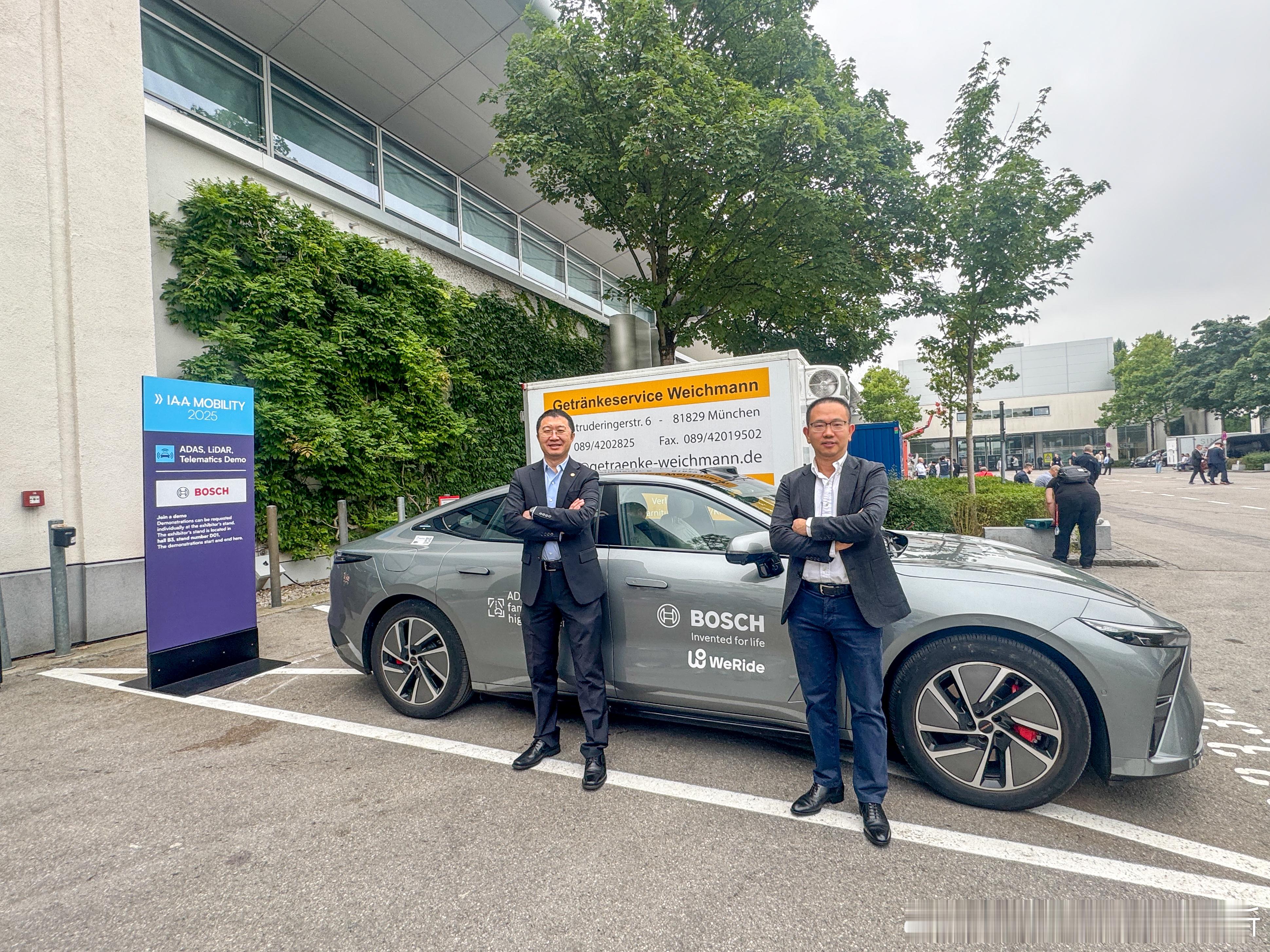 文远知行宣布，与博世联合研发的一段式端到端方案，已顺利SOP（Start of 