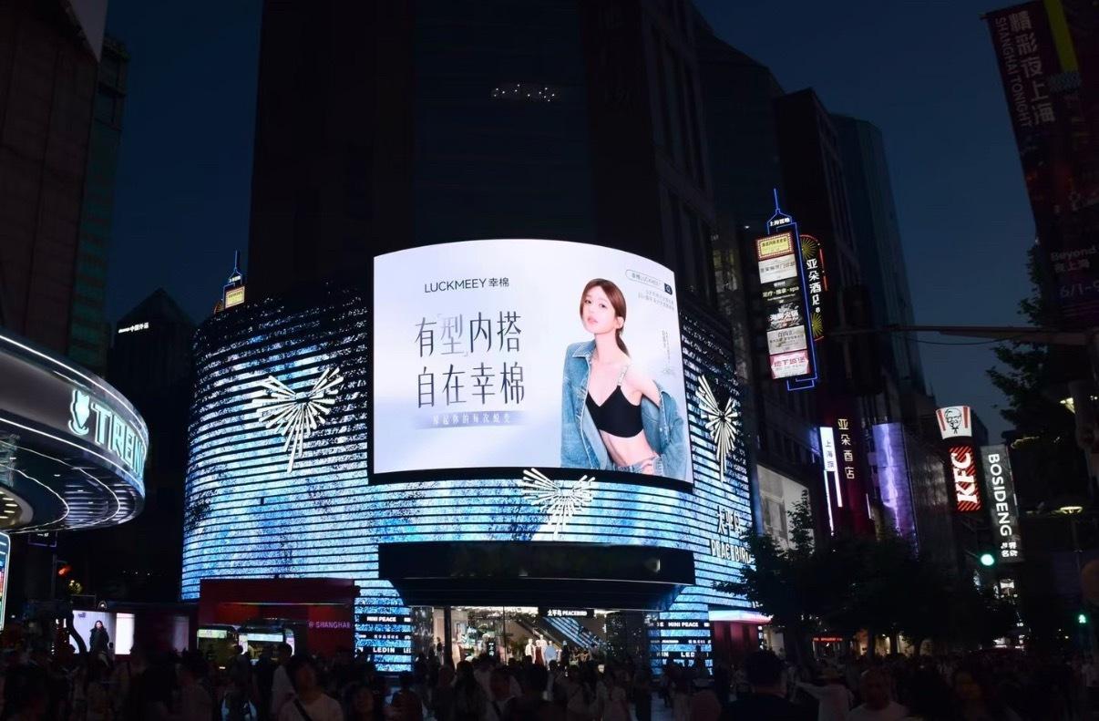 夜晚的幸棉地广，超帅赵露思