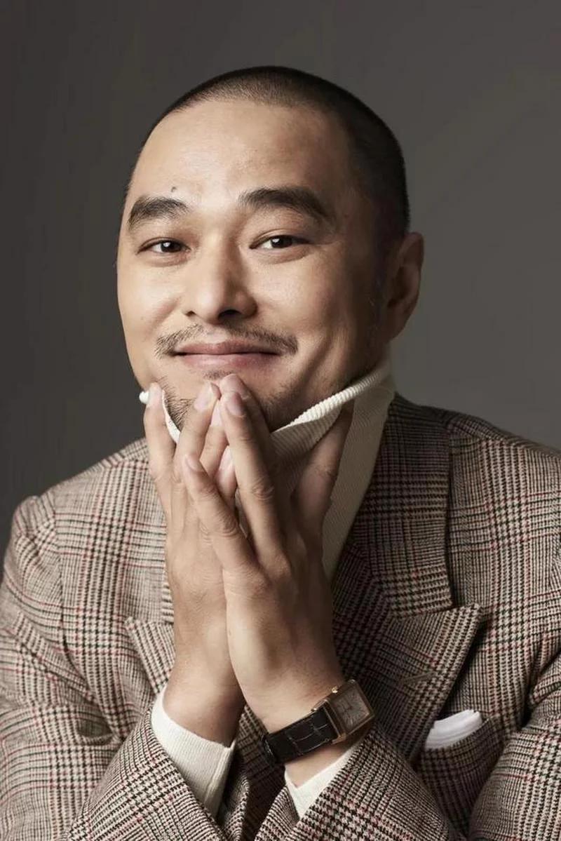 这句话让我很上头，作家冯唐说中年男人大肚子是对自己没要求，千万不要跟他做正经事；