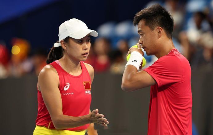 联合杯中国0比3美国  联合杯中国无缘四强 与头号种子美国队打的有来有回，我们也